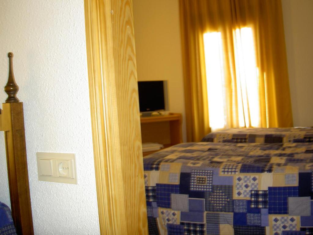 Hotel Alvarez Tuéjar Zimmer foto